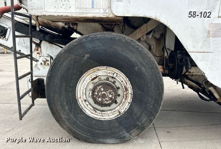 image for item EK3727 2006 Roadtec Shuttle Buggy SB-2500C material transfer vehicle