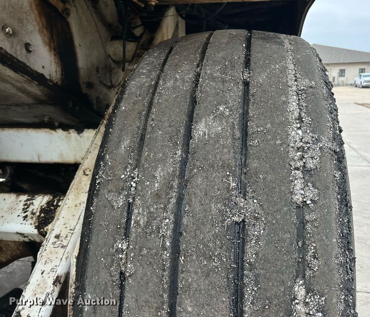 image for item EK3727 2006 Roadtec Shuttle Buggy SB-2500C material transfer vehicle