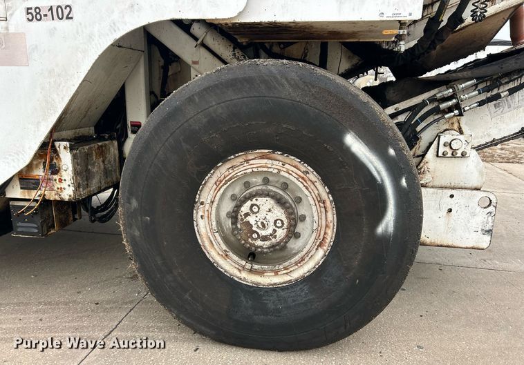 image for item EK3727 2006 Roadtec Shuttle Buggy SB-2500C material transfer vehicle