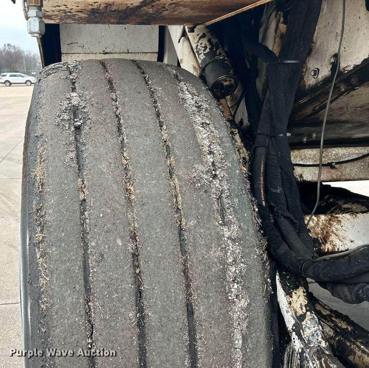 image for item EK3727 2006 Roadtec Shuttle Buggy SB-2500C material transfer vehicle