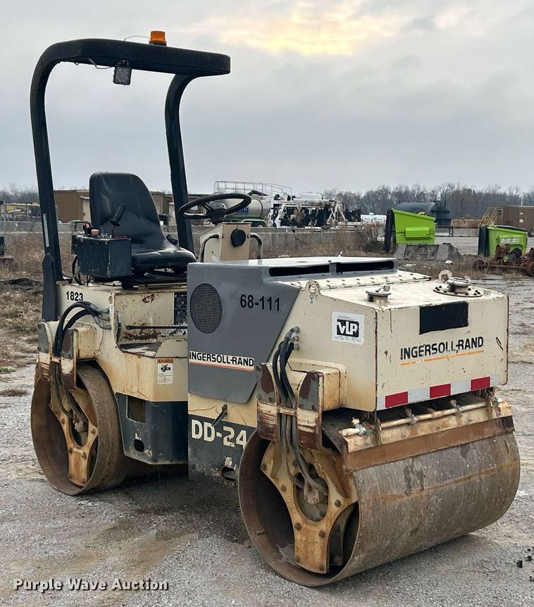 image for item EK3729 1998 Ingersoll Rand DD-24 double drum vibratory roller