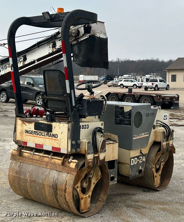 image for item EK3729 1998 Ingersoll Rand DD-24 double drum vibratory roller