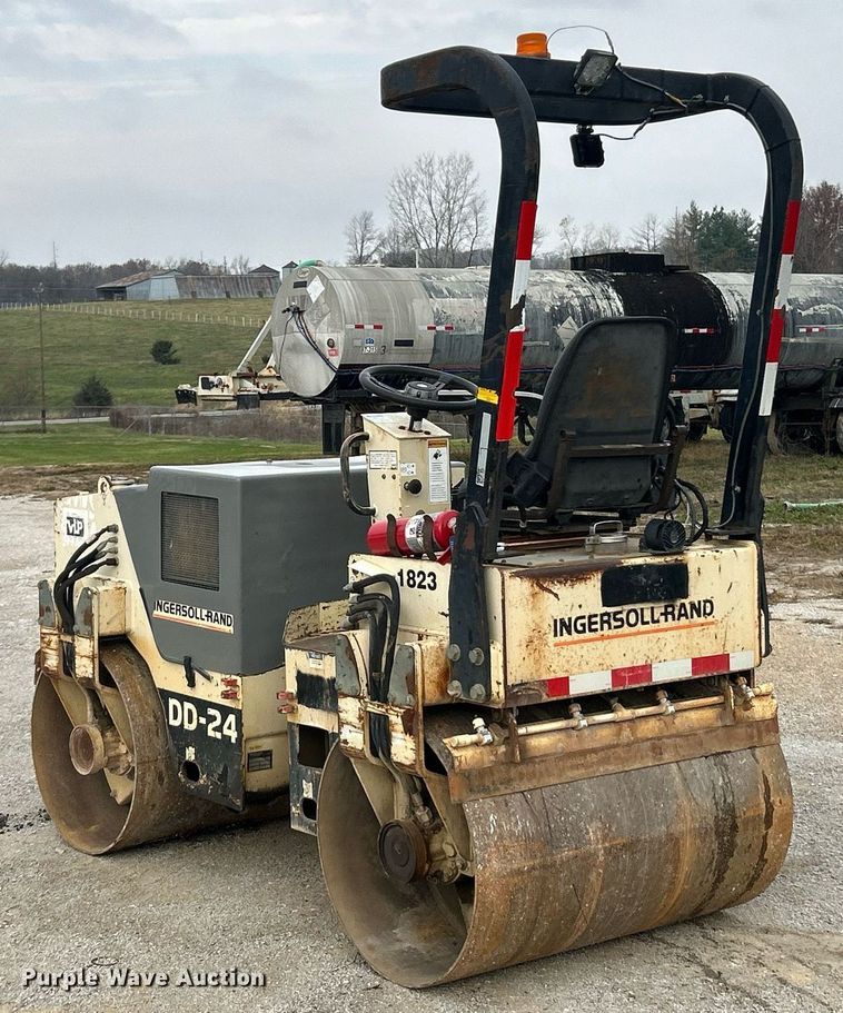 image for item EK3729 1998 Ingersoll Rand DD-24 double drum vibratory roller