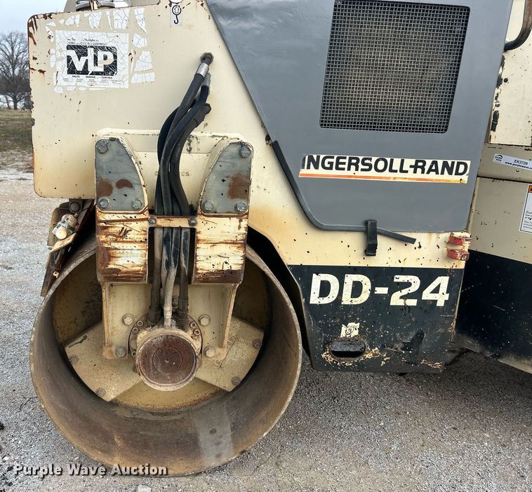 image for item EK3729 1998 Ingersoll Rand DD-24 double drum vibratory roller