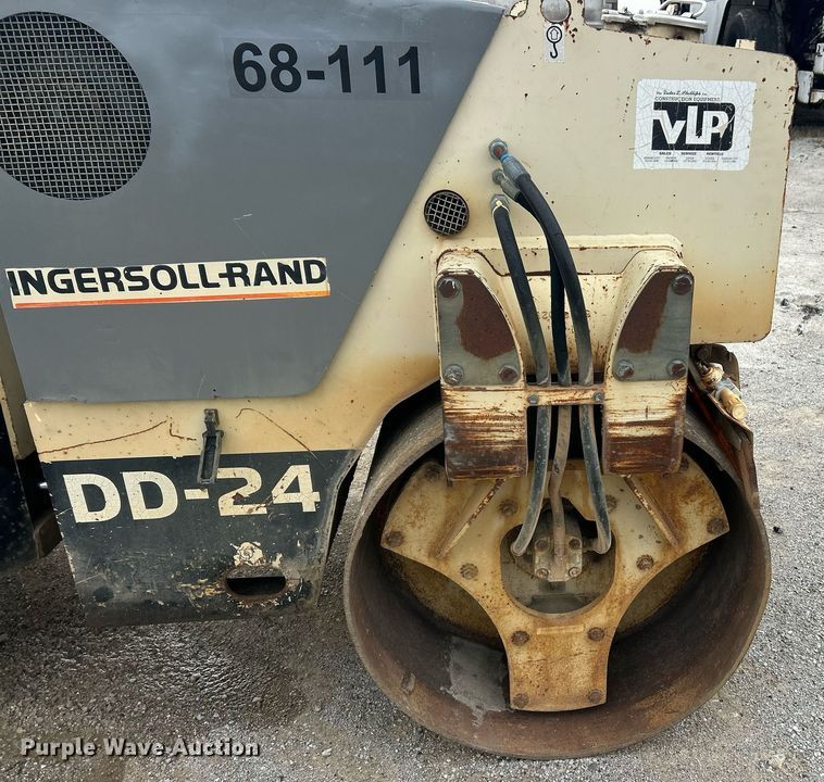 image for item EK3729 1998 Ingersoll Rand DD-24 double drum vibratory roller