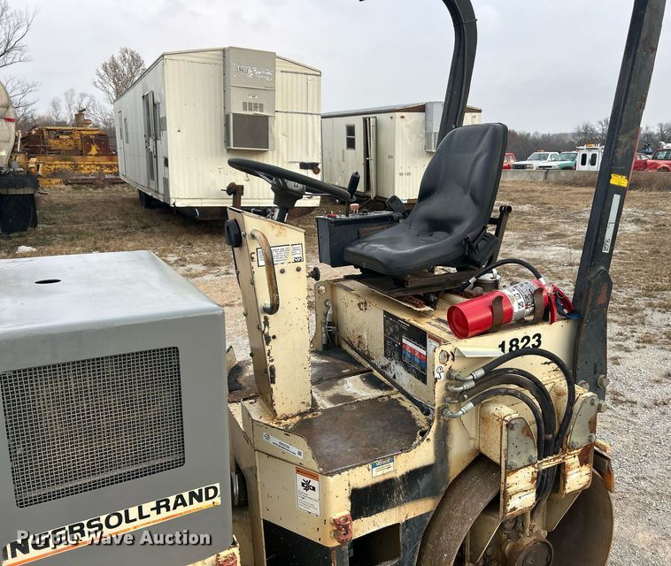 image for item EK3729 1998 Ingersoll Rand DD-24 double drum vibratory roller