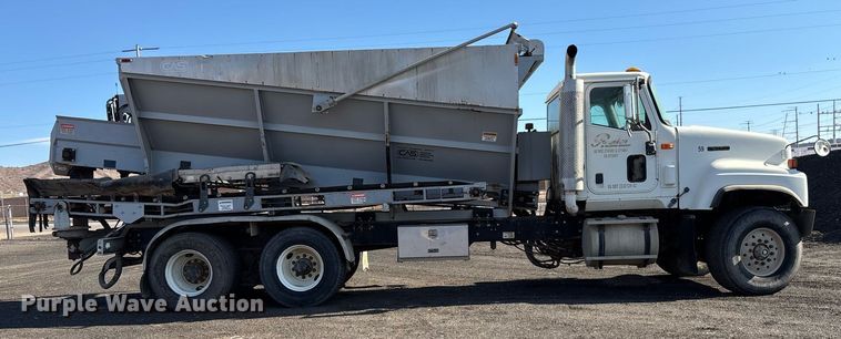 image for item EL5996 2000 International 5500I stone slinger