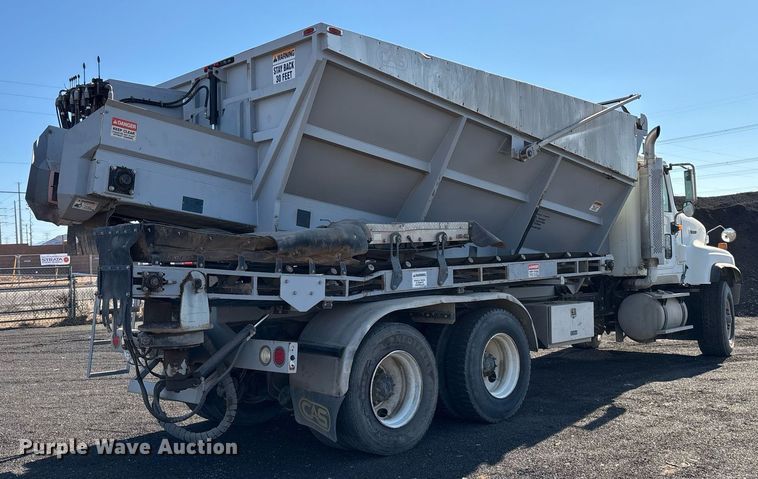 image for item EL5996 2000 International 5500I stone slinger