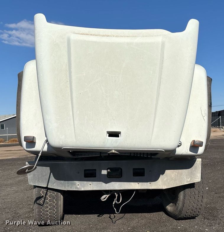 image for item EL5996 2000 International 5500I stone slinger