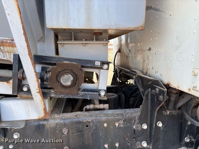 image for item EL5996 2000 International 5500I stone slinger