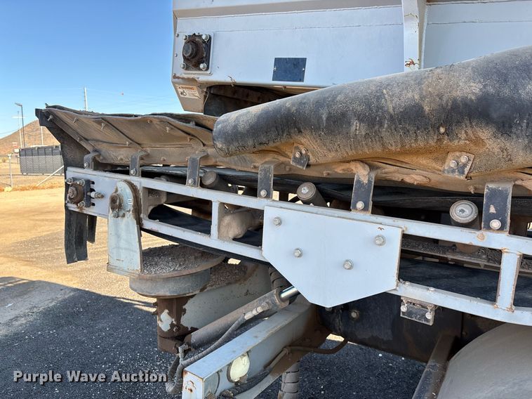 image for item EL5996 2000 International 5500I stone slinger