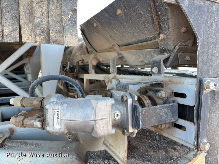 image for item EL5996 2000 International 5500I stone slinger