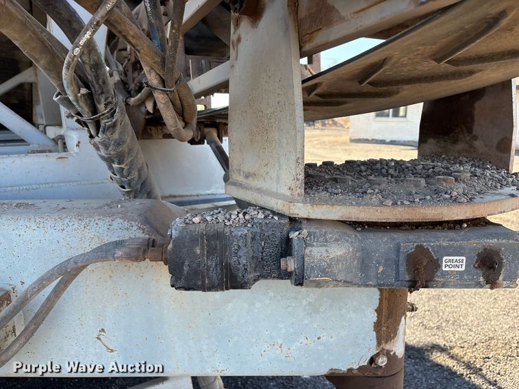 image for item EL5996 2000 International 5500I stone slinger