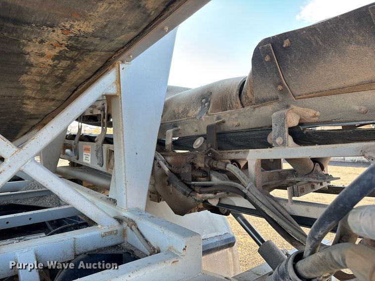 image for item EL5996 2000 International 5500I stone slinger