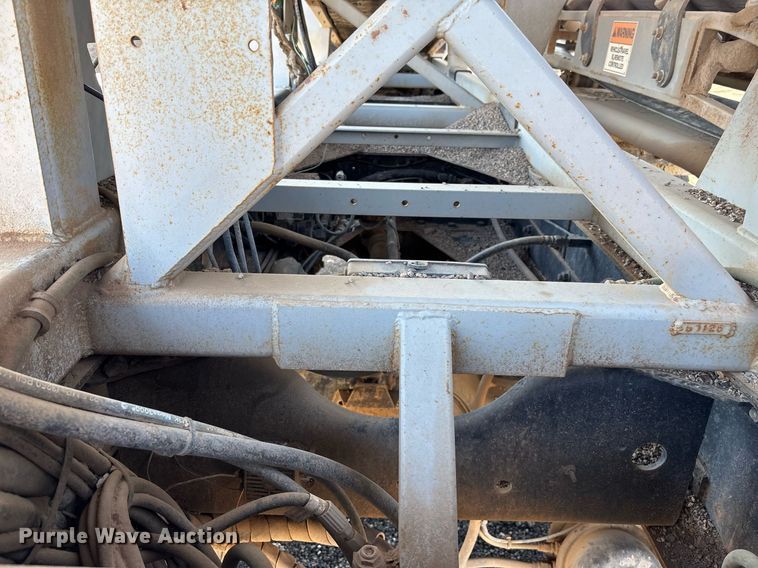 image for item EL5996 2000 International 5500I stone slinger