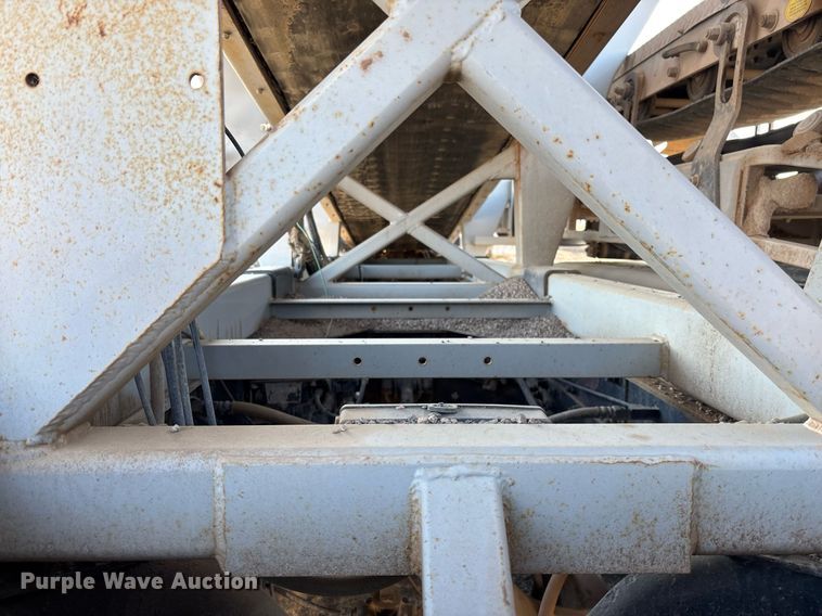 image for item EL5996 2000 International 5500I stone slinger