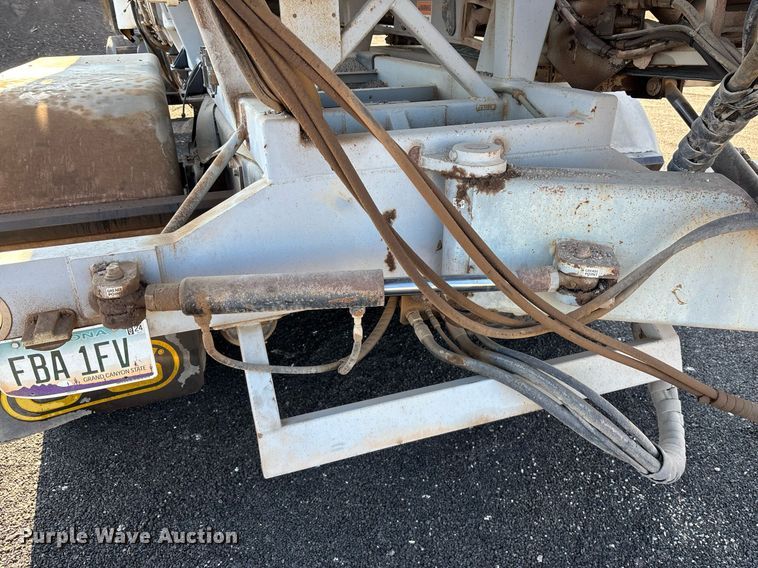 image for item EL5996 2000 International 5500I stone slinger