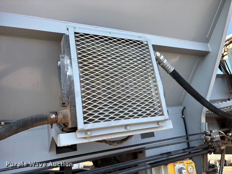 image for item EL5996 2000 International 5500I stone slinger