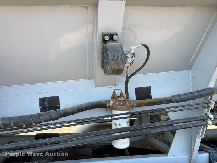 image for item EL5996 2000 International 5500I stone slinger