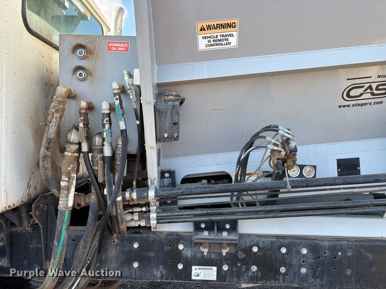 image for item EL5996 2000 International 5500I stone slinger