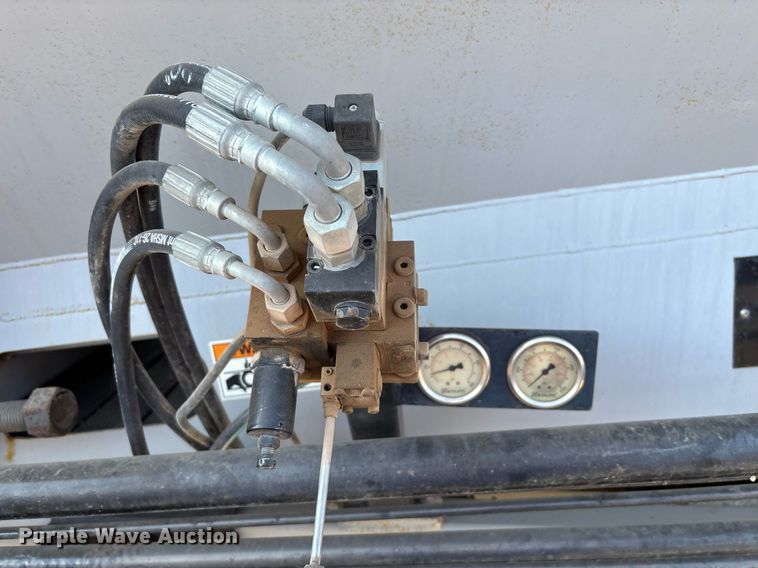 image for item EL5996 2000 International 5500I stone slinger