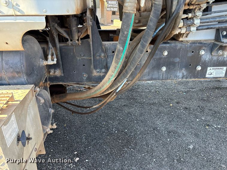 image for item EL5996 2000 International 5500I stone slinger