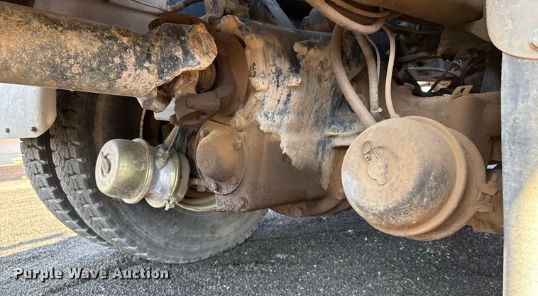 image for item EL5996 2000 International 5500I stone slinger