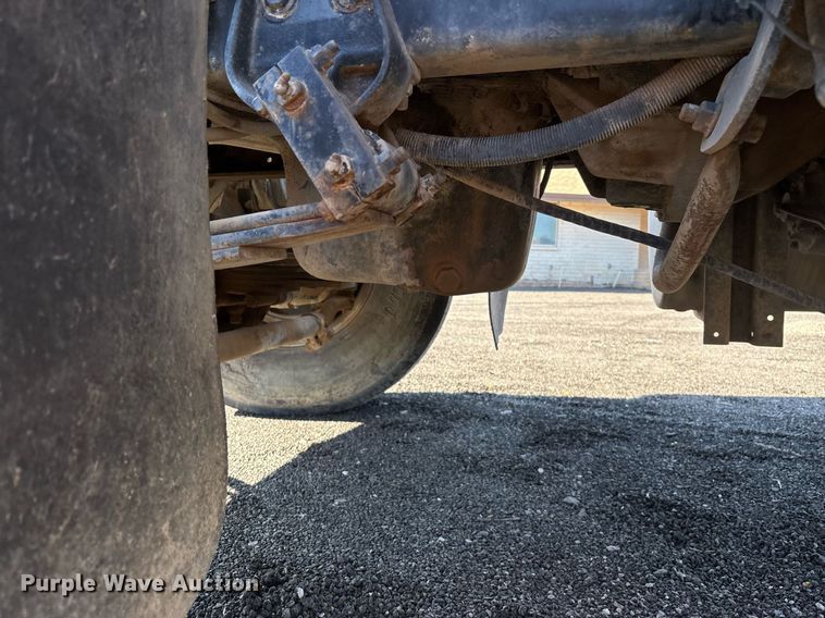 image for item EL5996 2000 International 5500I stone slinger