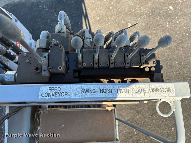 image for item EL5996 2000 International 5500I stone slinger