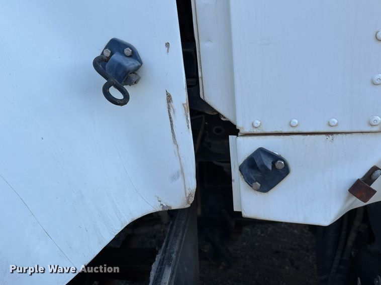 image for item EL5996 2000 International 5500I stone slinger