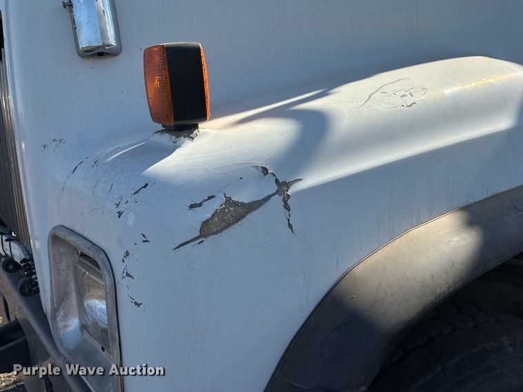 image for item EL5996 2000 International 5500I stone slinger