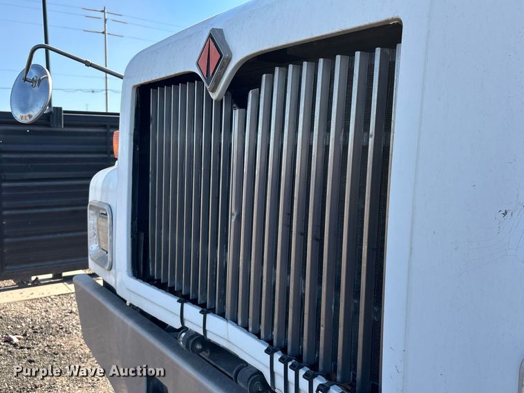 image for item EL5996 2000 International 5500I stone slinger