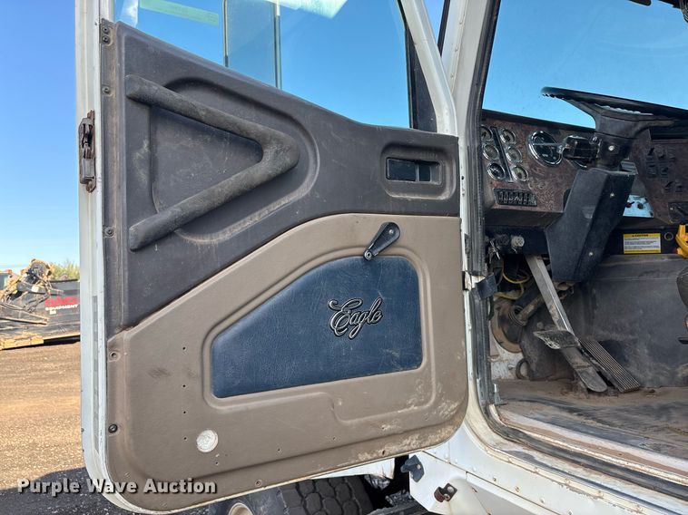 image for item EL5996 2000 International 5500I stone slinger