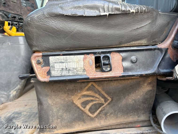 image for item EL5996 2000 International 5500I stone slinger