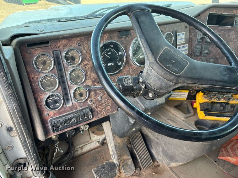 image for item EL5996 2000 International 5500I stone slinger