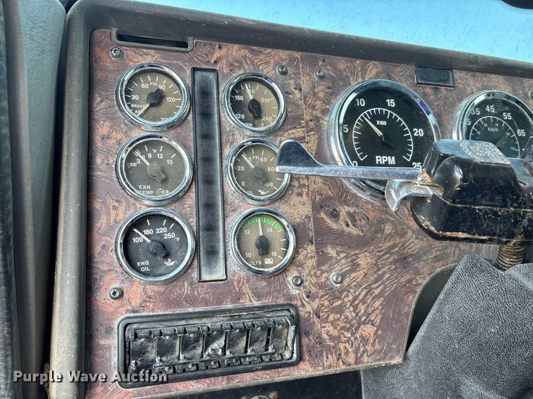 image for item EL5996 2000 International 5500I stone slinger