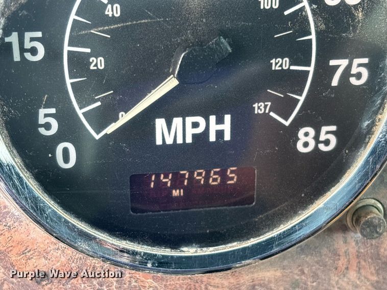 image for item EL5996 2000 International 5500I stone slinger