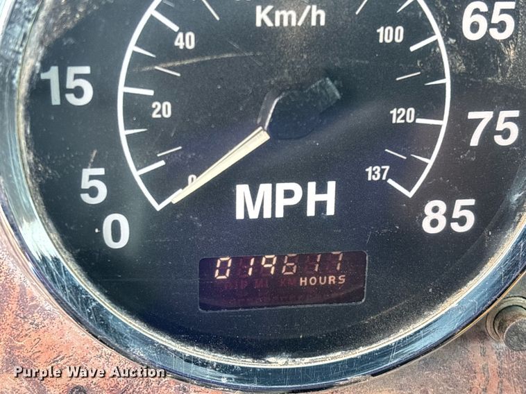 image for item EL5996 2000 International 5500I stone slinger