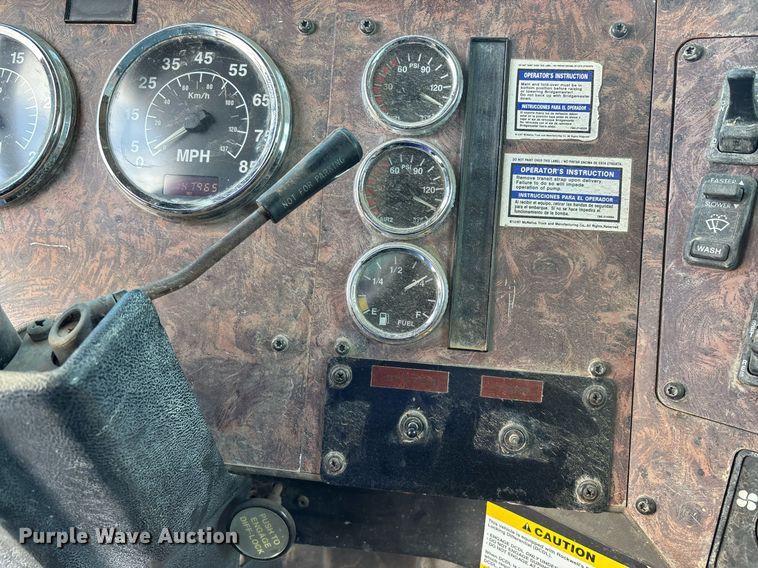 image for item EL5996 2000 International 5500I stone slinger