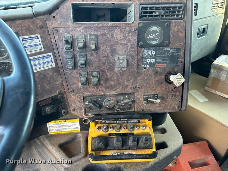 image for item EL5996 2000 International 5500I stone slinger