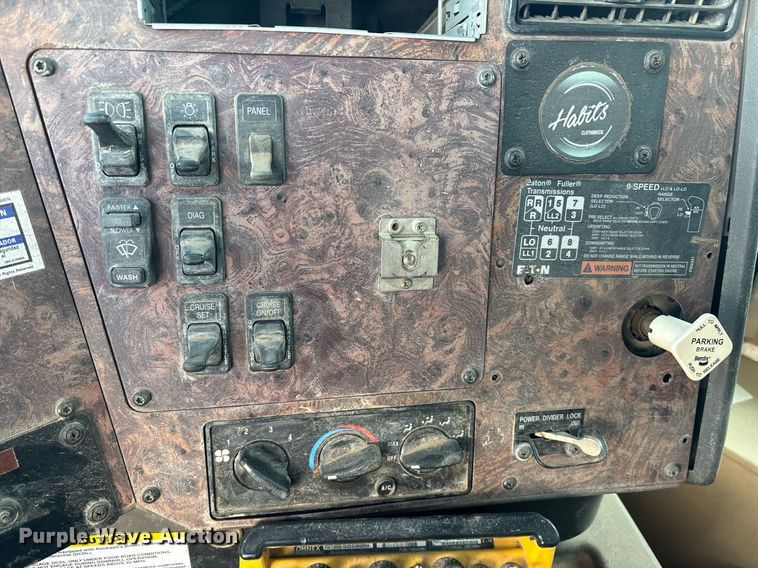 image for item EL5996 2000 International 5500I stone slinger