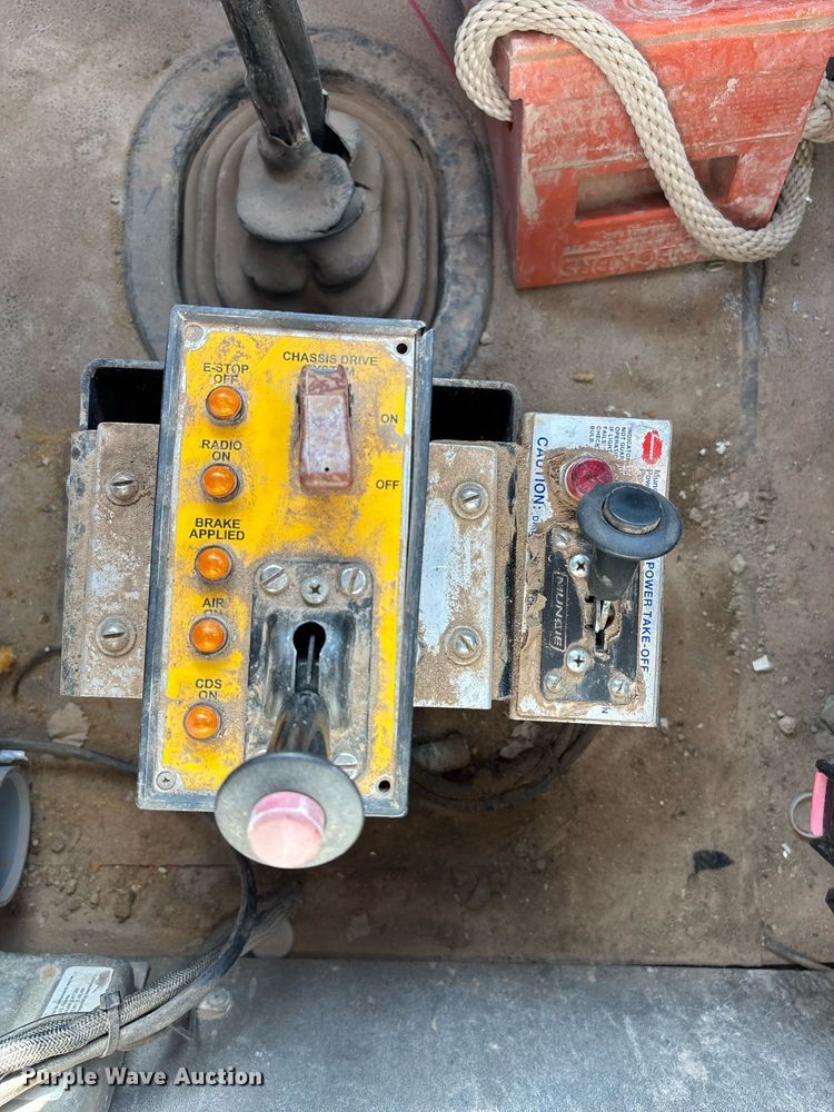 image for item EL5996 2000 International 5500I stone slinger