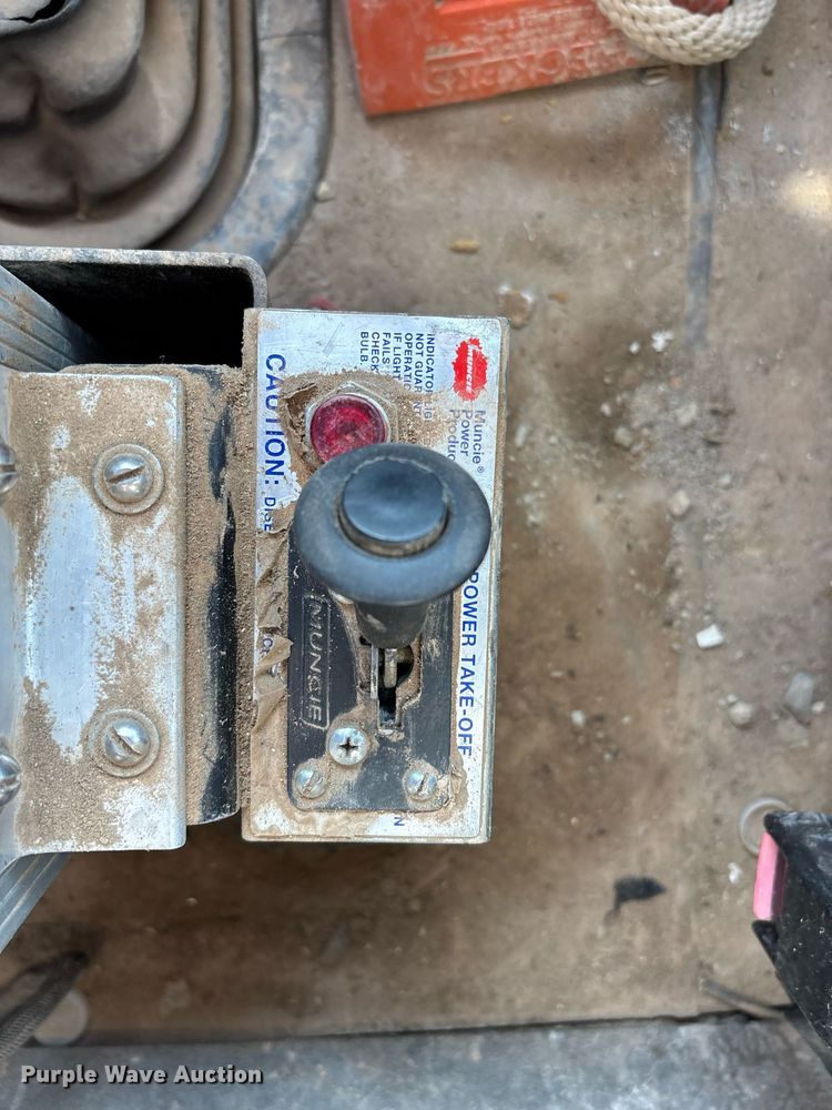 image for item EL5996 2000 International 5500I stone slinger