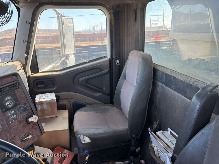 image for item EL5996 2000 International 5500I stone slinger