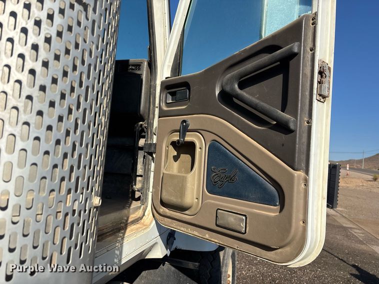 image for item EL5996 2000 International 5500I stone slinger