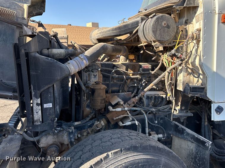 image for item EL5996 2000 International 5500I stone slinger