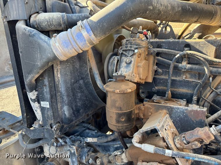 image for item EL5996 2000 International 5500I stone slinger