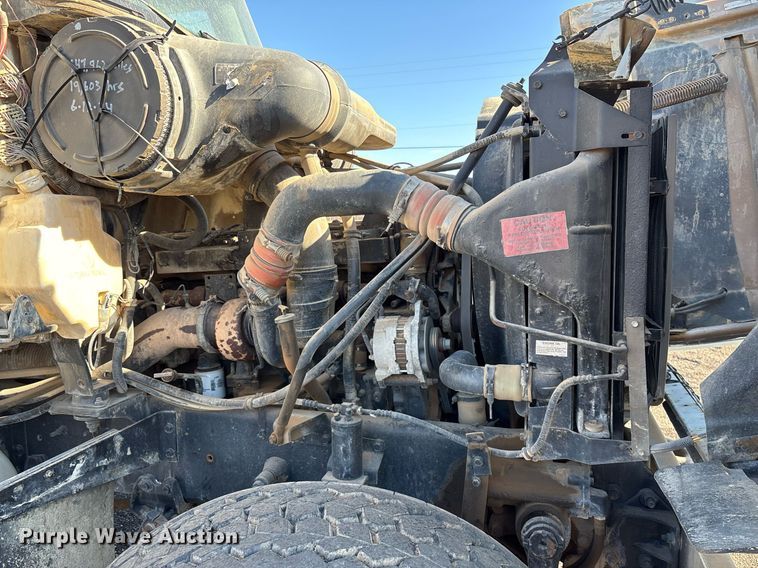 image for item EL5996 2000 International 5500I stone slinger