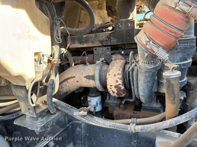 image for item EL5996 2000 International 5500I stone slinger