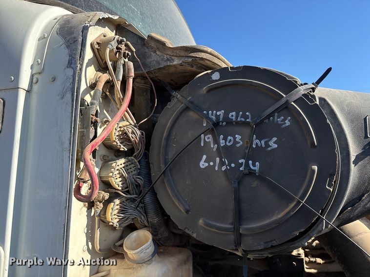 image for item EL5996 2000 International 5500I stone slinger